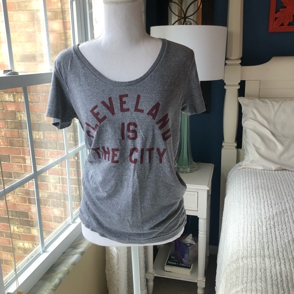 HOMAGE Tops - Homage medium women’s grey Cleveland Cavaliers t shirt short sleeve